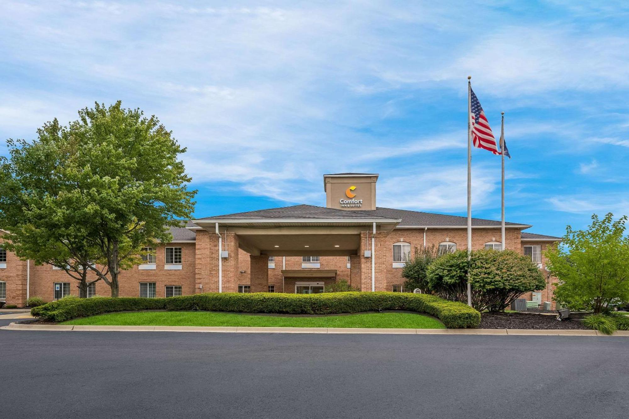 Comfort Inn & Suites Fenton Exterior photo